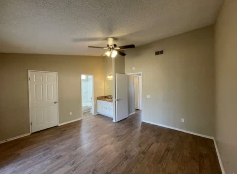 Building Photo - 11403 La Perla Dr