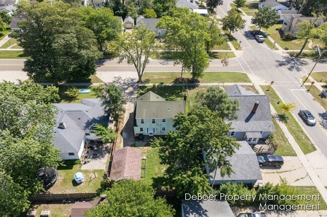 Building Photo - 2945 Roosevelt Rd
