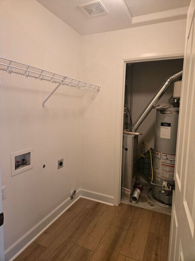 Building Photo - 3-Bedroom Townhome with Garage – Prime Coeur d’Alene Location