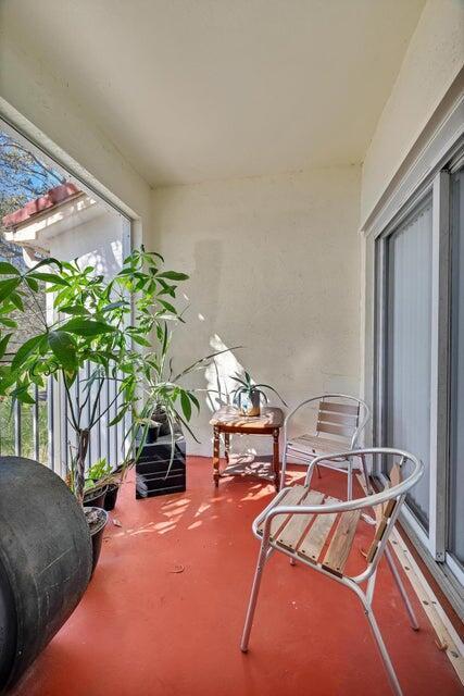 Building Photo - 360 SE Rogers Ct