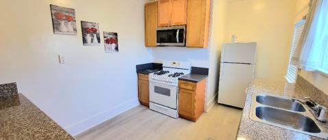 Building Photo - 3538 1/2 W 60th St-