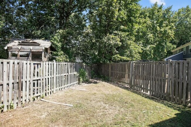 Building Photo - New Interior Upgrades 3 Bedroom Duplex wit...