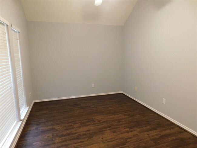 Building Photo - 4211 Creek Hollow Ln