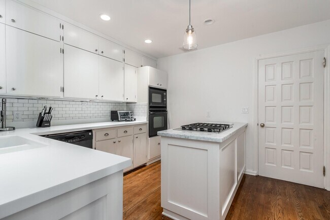 Building Photo - 2415 S Flagler Dr