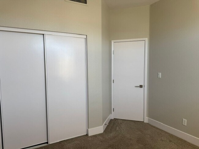 Building Photo - STUNNING & GORGEOUS 4 BED/2.5 BATH POOL HOME IN ELDORADO! *** ONLY $2,599 ***
