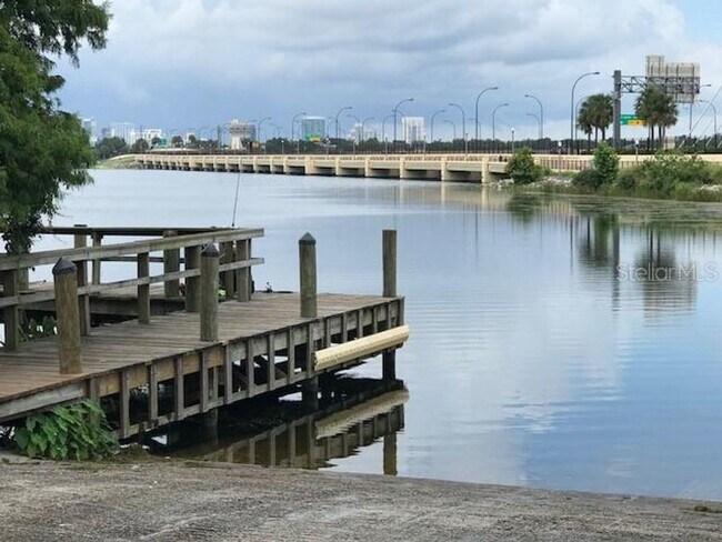 Building Photo - Spacious 2brm 1.5ba townhome Condo in The ...