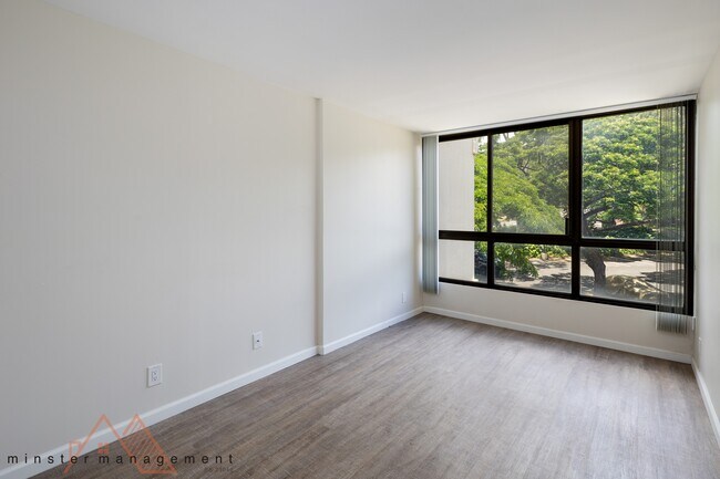 Building Photo - 3138 Waialae Ave
