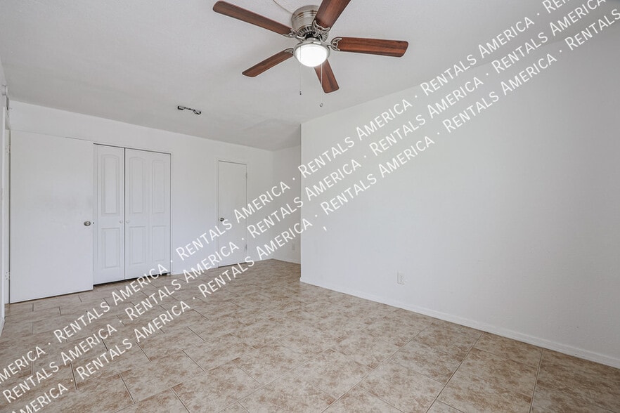 Building Photo - 6058 W Golden Ln