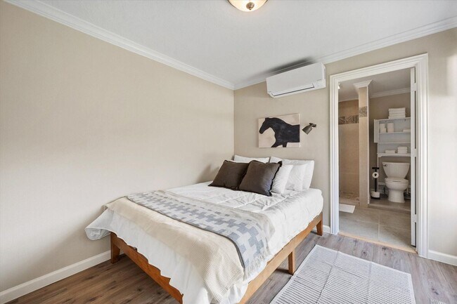 Building Photo - Fully Furnished, Fully Updated, Fully Fort Worth!
