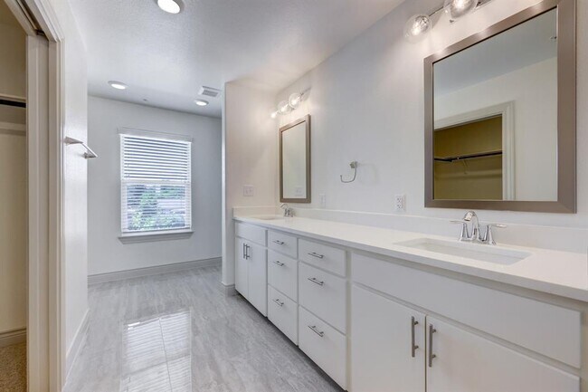 Building Photo - 2105 Tiger Trail