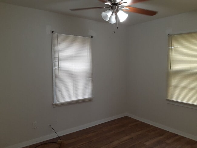 Building Photo - 3530 Pleasant Dr
