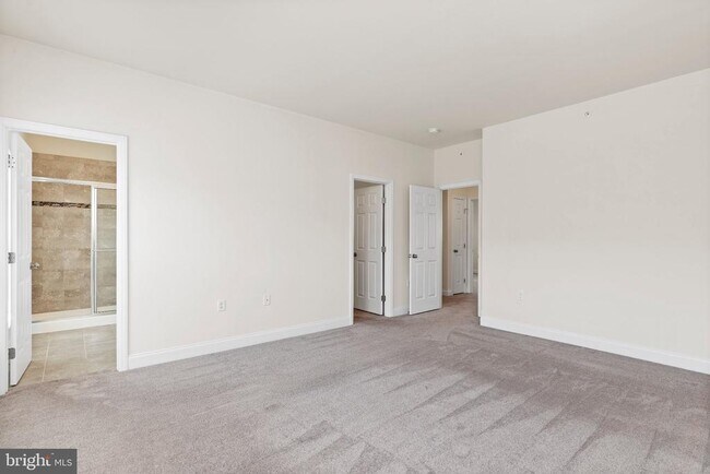 Building Photo - 1332 Saxton Wy