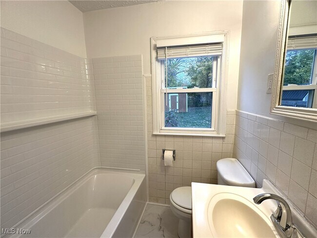 Building Photo - 1381 Dover Ave