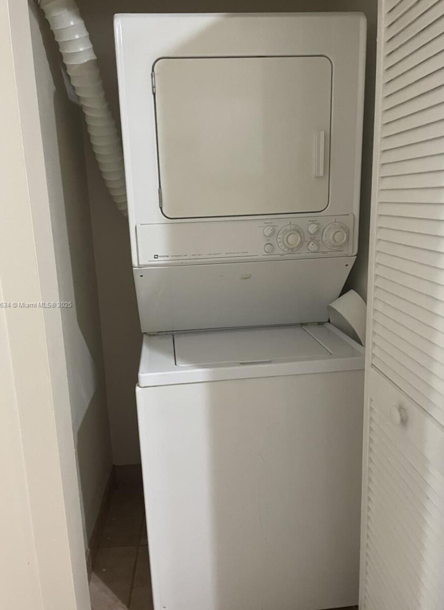 Building Photo - 145 SW 96th Ter