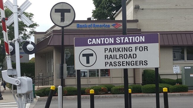 Building Photo - 33 Rockland St