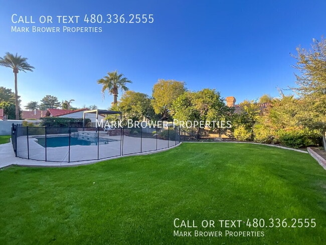 Building Photo - 228 W Royal Palm Rd