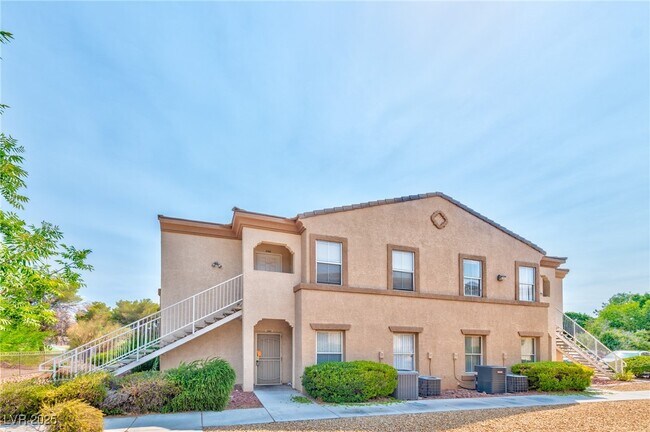 Primary Photo - 3400 Cabana Dr