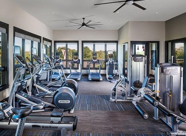 Building Photo - 300 Mamaroneck Ave