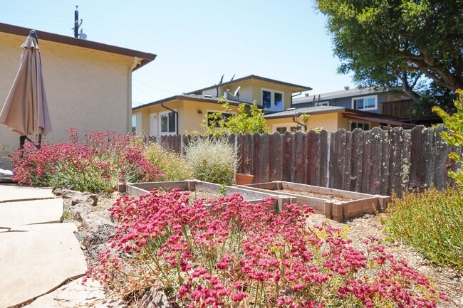 Building Photo - 3 Bedroom Home Available in East Richmond ...
