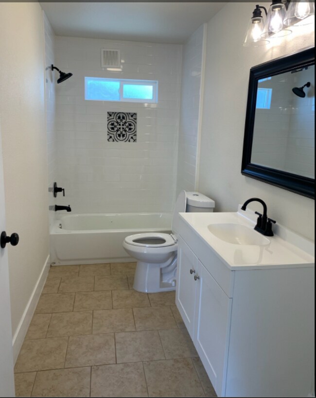 Building Photo - Buchanan Duplex