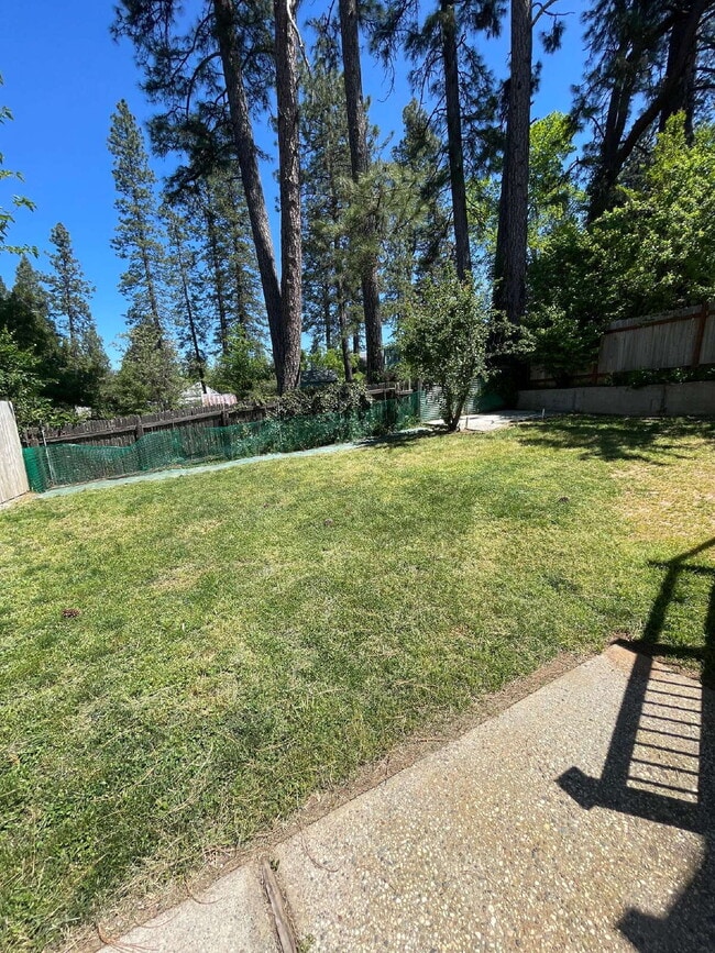 Building Photo - Close to Downtown Grass Valley