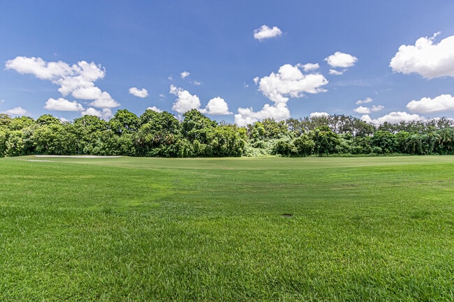 Building Photo - 8535 Casa Del Lago