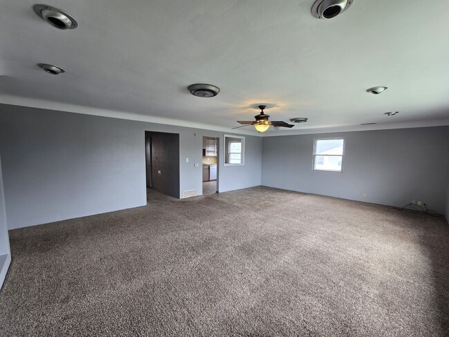 Building Photo - 4521 Rushmore Dr NE