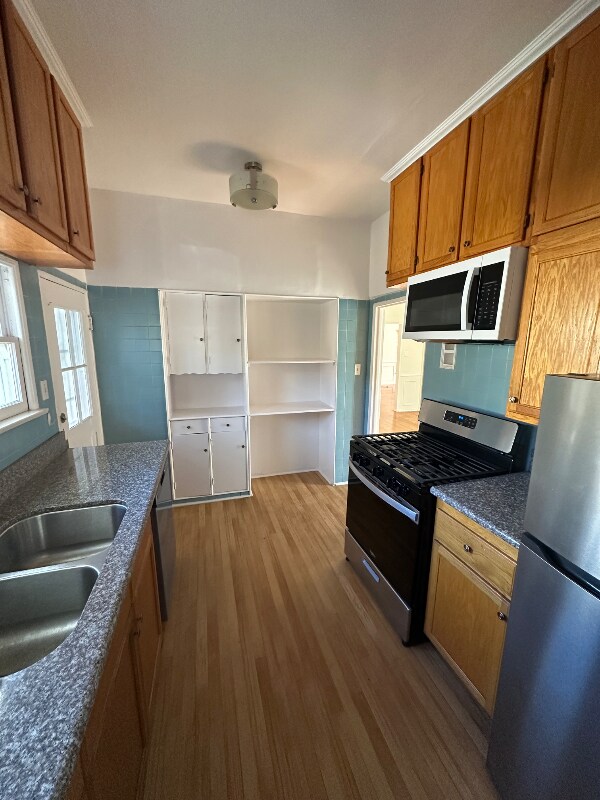 Building Photo - 9979 Robbins Dr