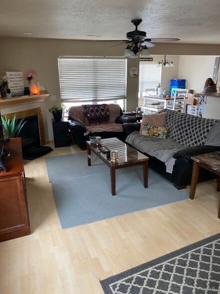 living room - 1140 Nolan Ct