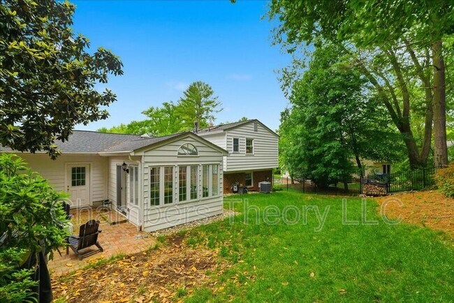 Building Photo - 9221 Talisman Dr