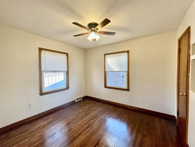 Building Photo - 1626 Kenmar St