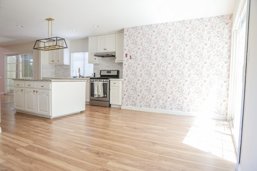 Building Photo - 23328 Alamos Ln