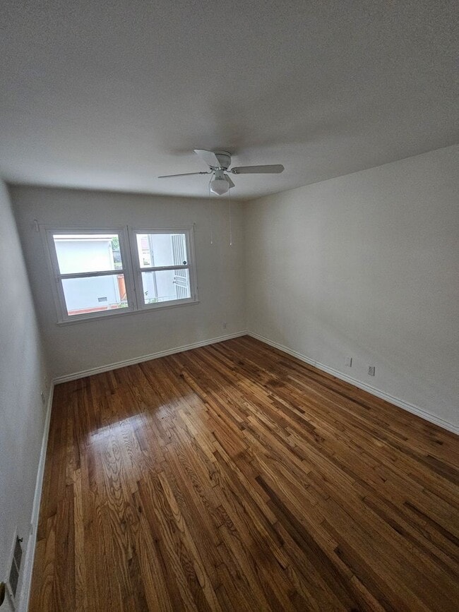 Building Photo - Flight Ave