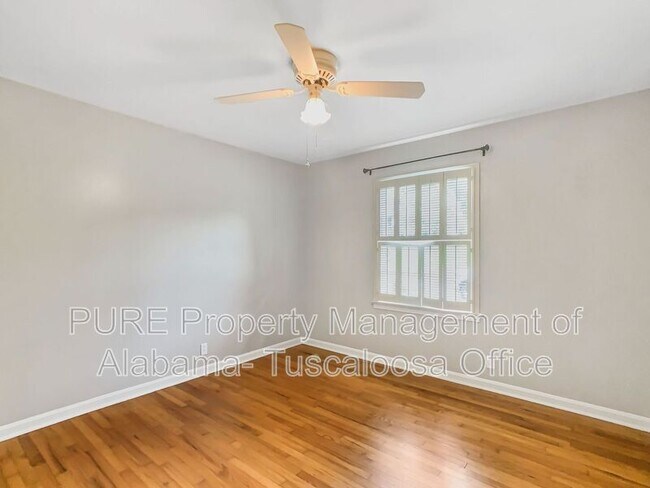 Building Photo - 3613 Mayfair Dr