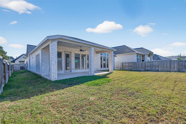 Building Photo - 15330 Legacy Pk Wy