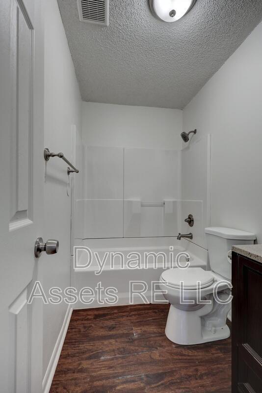 Building Photo - 2008 John F Kennedy St