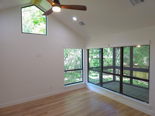 Building Photo - 14 Lehigh Springs Dr