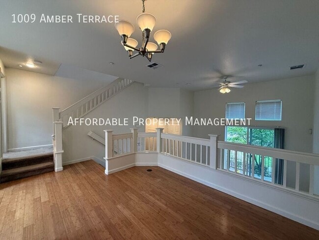 Building Photo - 1009 Amber Terrace