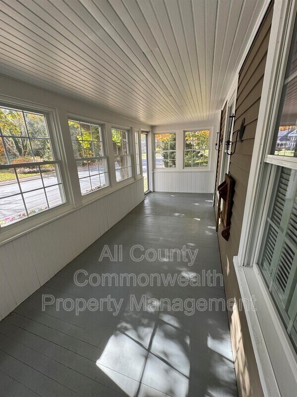 Building Photo - 49 Hoppin Hill Ave