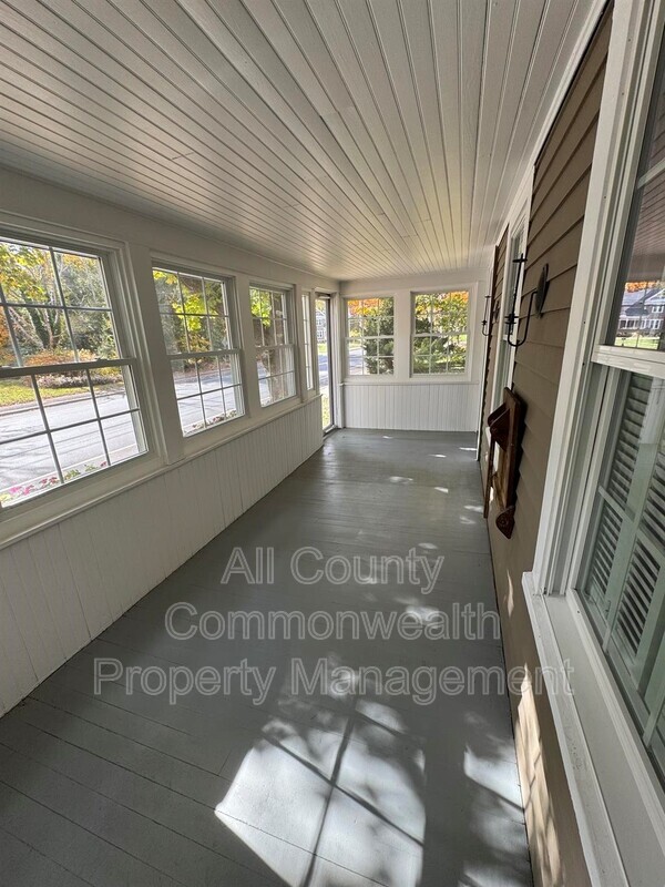 Building Photo - 49 Hoppin Hill Ave