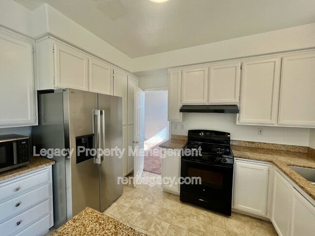 Building Photo - 2750 Parkview Terrace