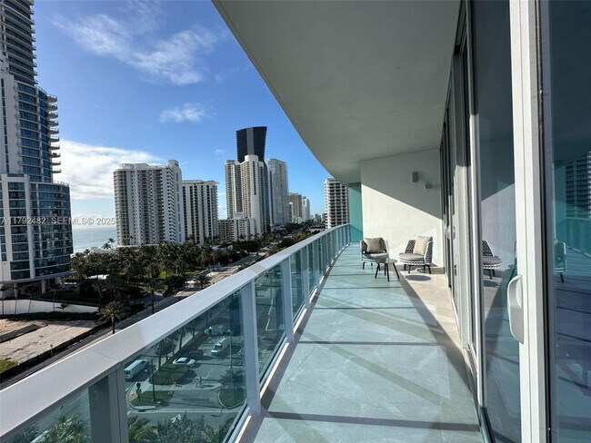 Building Photo - 17550 Collins Ave