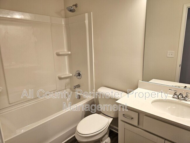 Building Photo - 256 Dupont Dr