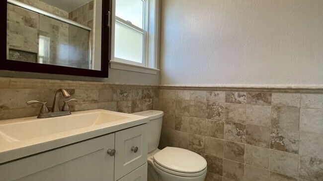 Building Photo - 4BD/3BA - Modern Home in Convenient Location: Updated Features, Near Parks & Shops, Pet-Friendly ...