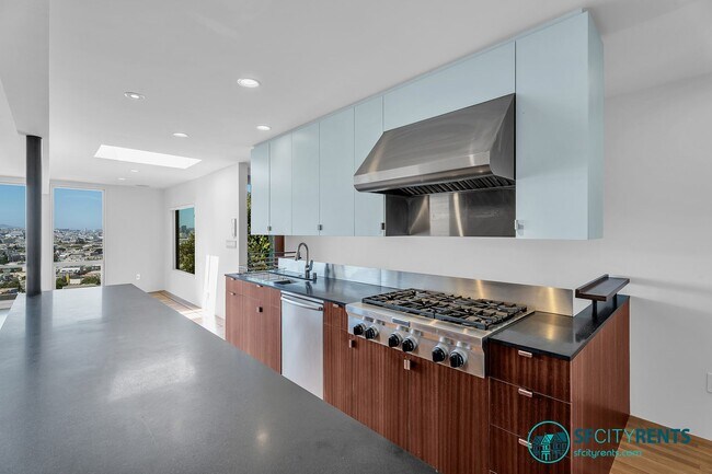 Building Photo - Bernal Heights: Remodeled Single Family Home w/ Views, Hot Tub & Solar Panels