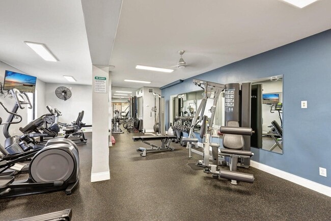 Building Photo - 3567 Commodore Cir