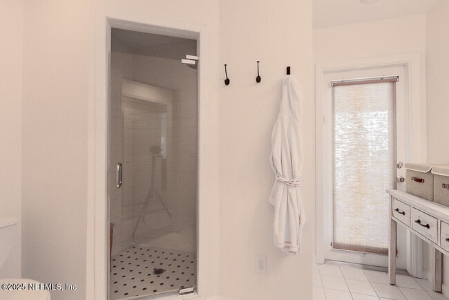 Building Photo - 214 Hopkins St