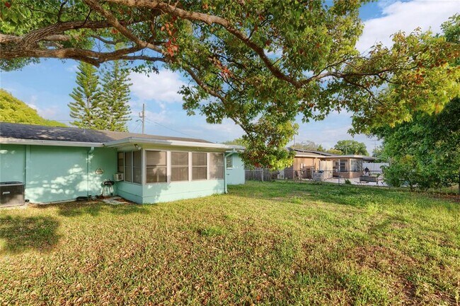 Building Photo - 1248 Lazy Lake Rd W