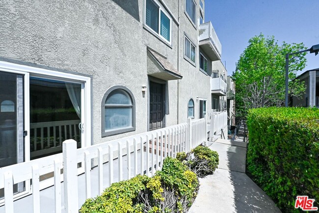 Primary Photo - 2677 S Centinela Ave