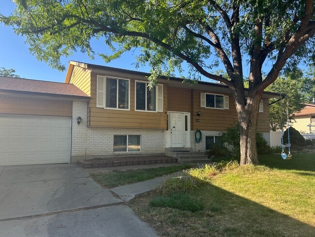 Building Photo - 368 Weaver Ln